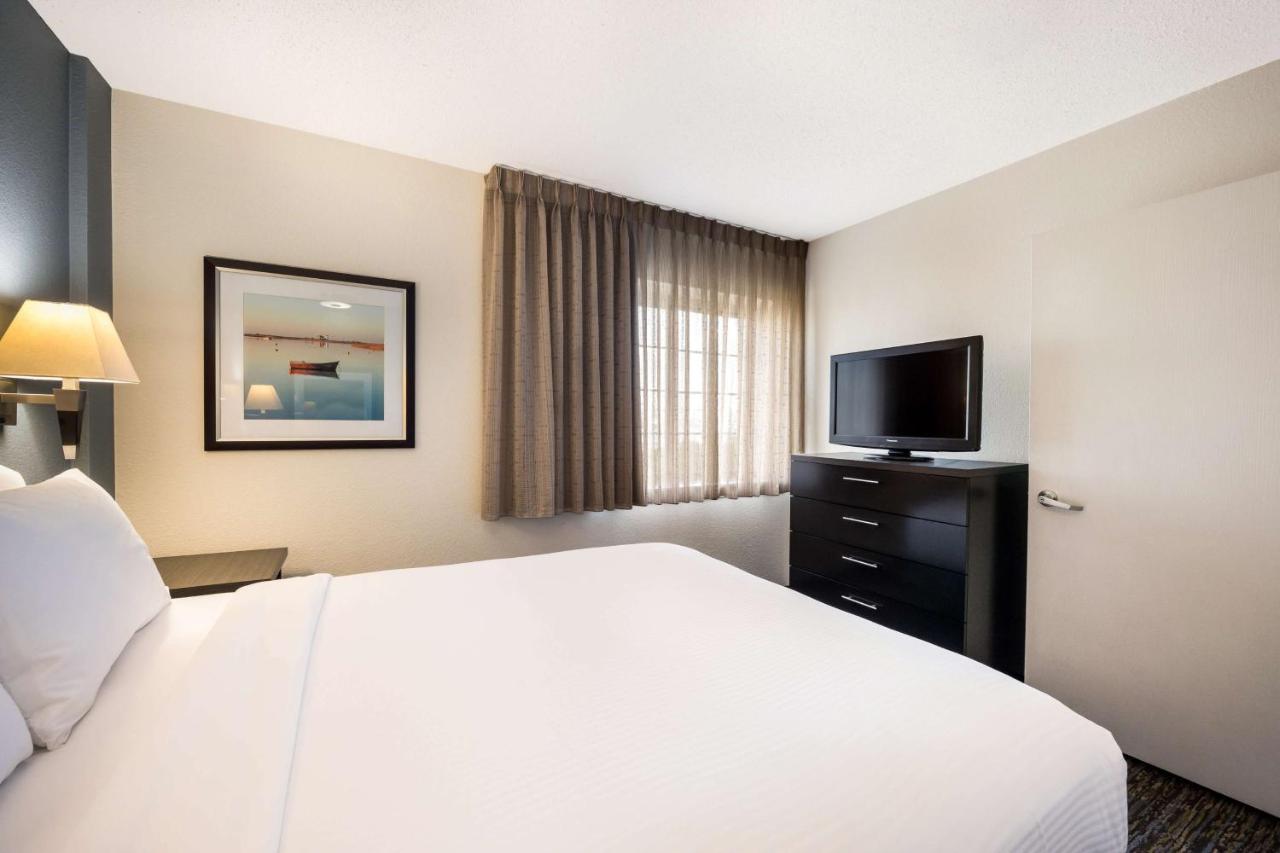 Sonesta Simply Suites Chicago Naperville Warrenville Exterior photo