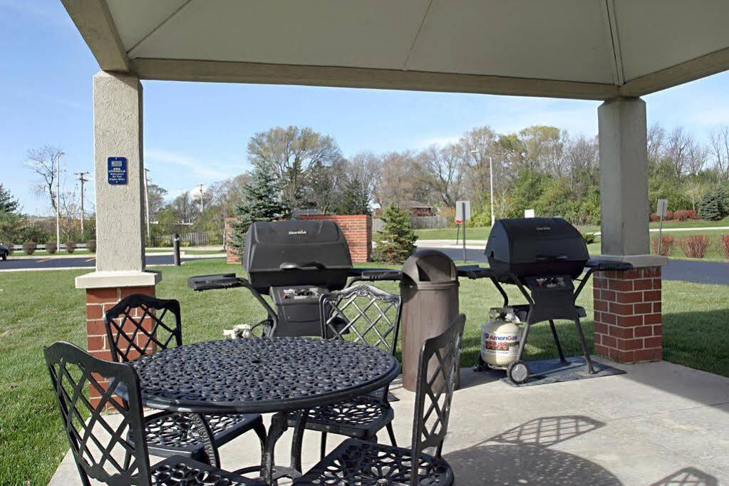 Sonesta Simply Suites Chicago Naperville Warrenville Exterior photo